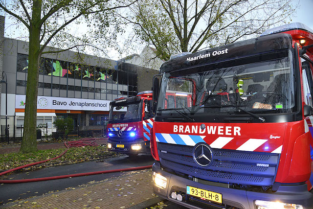 2021/183/20211113-16u32 GB 007 Zeer grote brand Westergracht HLM.jpg